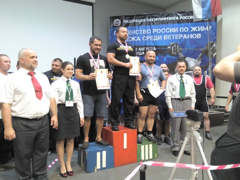 Поздравляем ветеранскую сборную Санкт-Петербурга с отличным выступлением на Первенстве России по жиму лежа